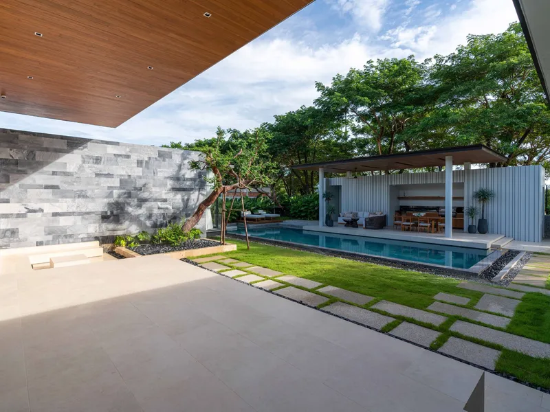 Villa 3-bedroom 325 sqm in Botanica Majestia (Kathu) · exterior