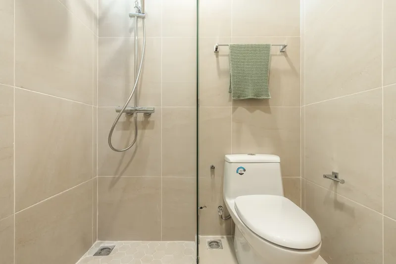 Villa 3-bedroom 273 sqm in Rungtiva (Bang Tao) · bathroom