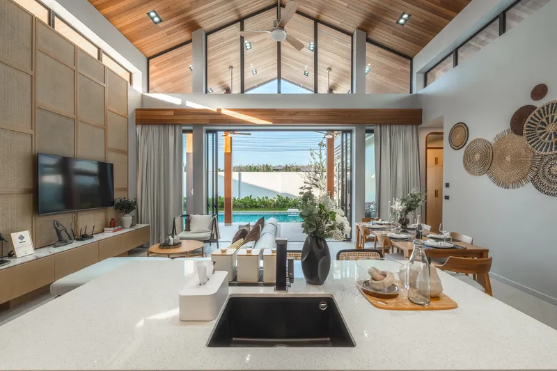 Villa 3-bedroom 273 sqm in Rungtiva (Bang Tao) · living room