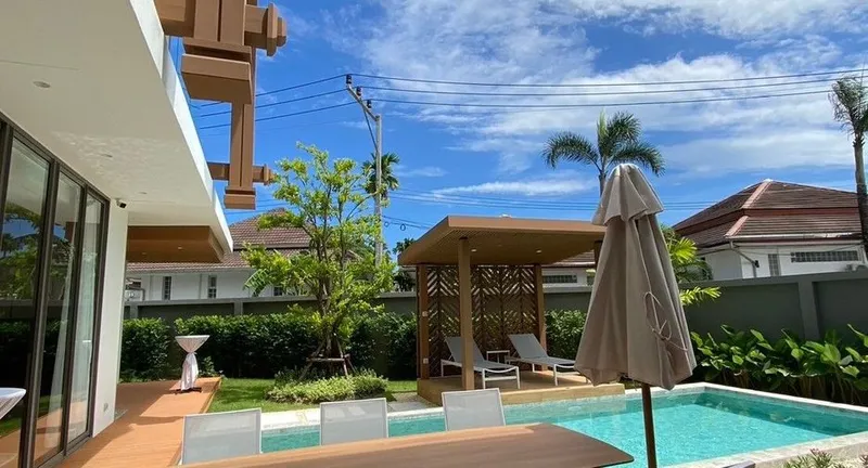 Serene Raya Villas · Bang Tao · 4 bd · 350 m²
